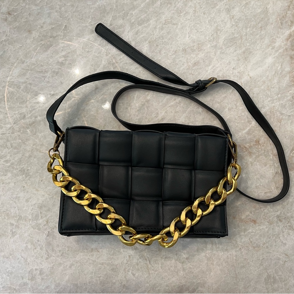 Women’s woven crossbody bag